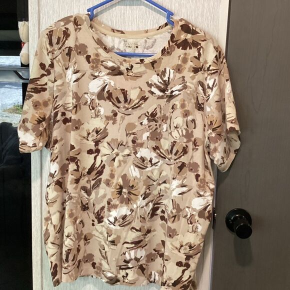 NWOT. St. John’s Bay Brand Women’s Size 1X Tan Floral Print S/S Tee - Picture 1 of 10